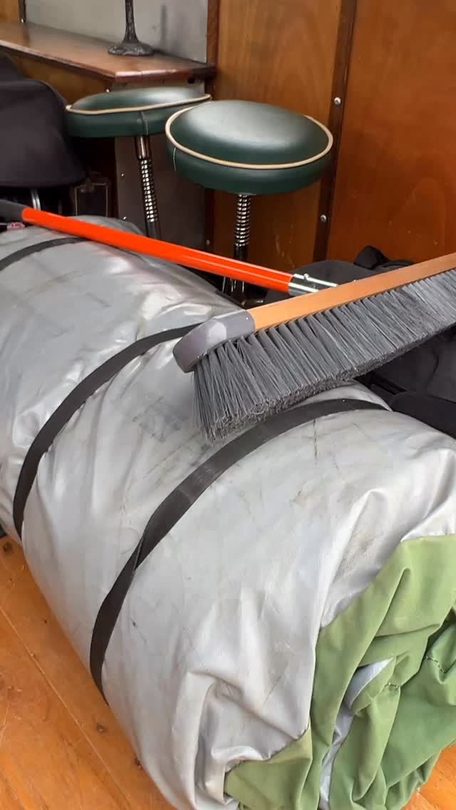 Few big weeks ahead for the caravan team! Lots a great shows coming up down the road. Just a few mentioned here. Keeping on keeping on.
@sams.caravan
@cullullerainefestival
@anactoria_music @bobbrownfoundation
@fourwinds
@queenporterstomp
@nationalfolkfestival