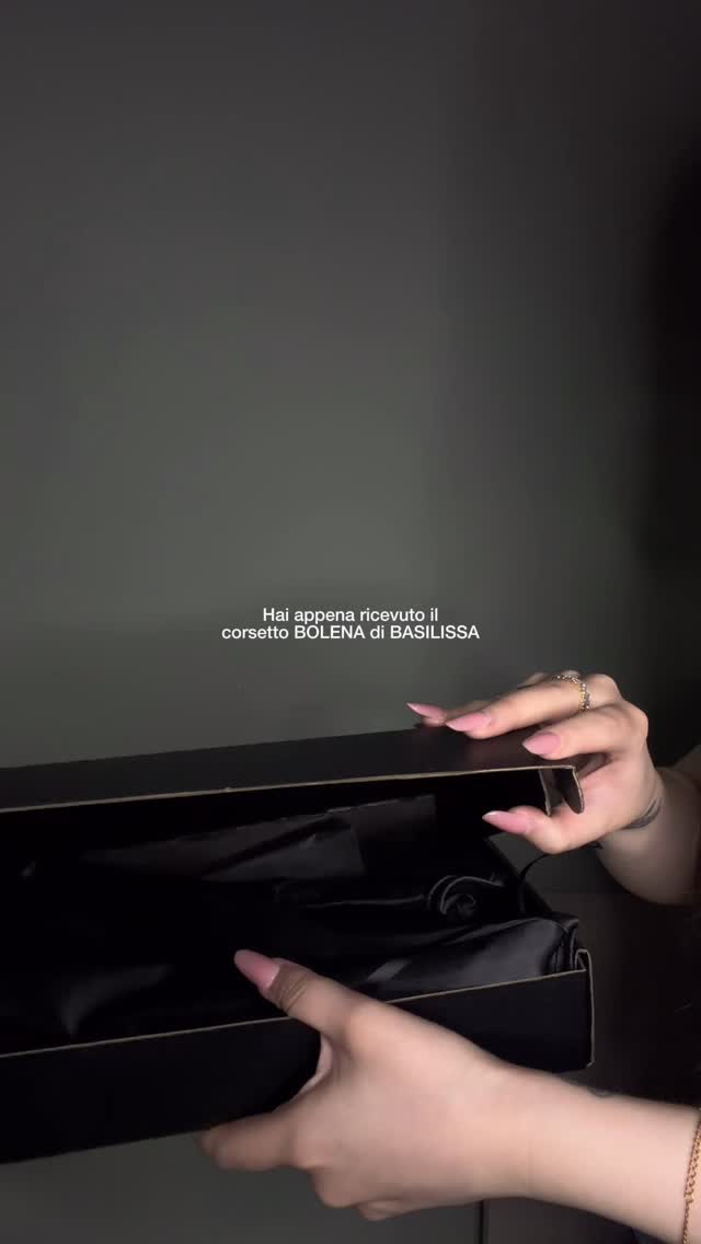 L’unboxing che stavi aspettando✨
Struttura, lacci e l’inconfondibile anima di Basilissa in un solo pacco. Una volta aperto, non tornerai più indietro. 🐍
#unboxing #shoponline #abbigliamentodonna