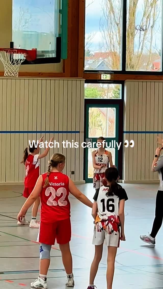 Most people miss the second pass 👀 #basketball #basketballhighlights #foryou #steinenbronn