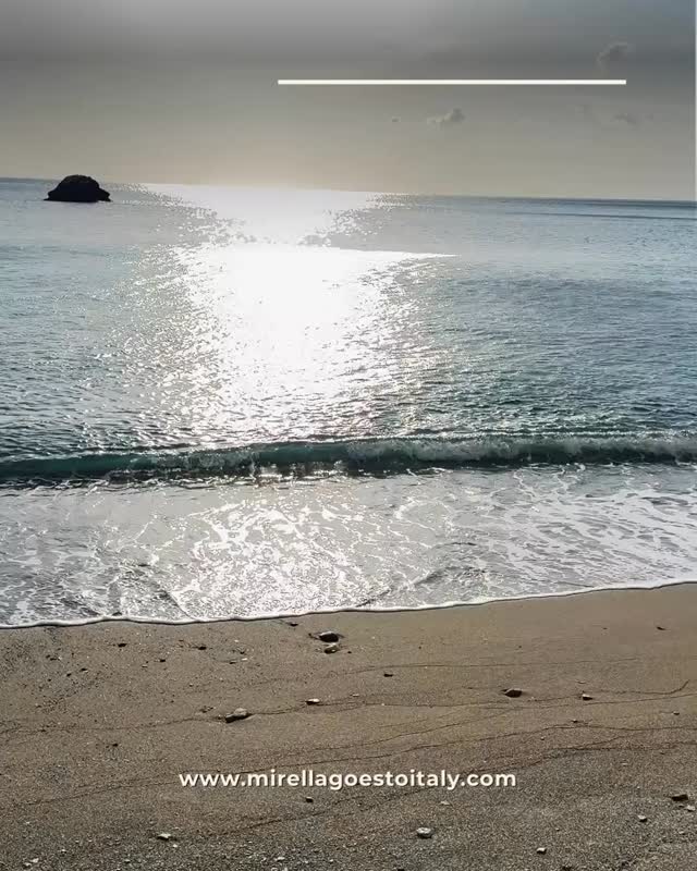 Ich war lange still.
Nicht, weil nichts passiert ist…
sondern weil zu viel passiert ist!
Manche Kapitel schreibt man nicht laut.
Man lebt sie, mit allem was kommt und geschieht.
Heute beginnt ein neues.
Und dieses Mal… bleibe ich. 🌊#mirellagoestoitaly #kalabrien #italy #ladolcevita #mutzurveränderung