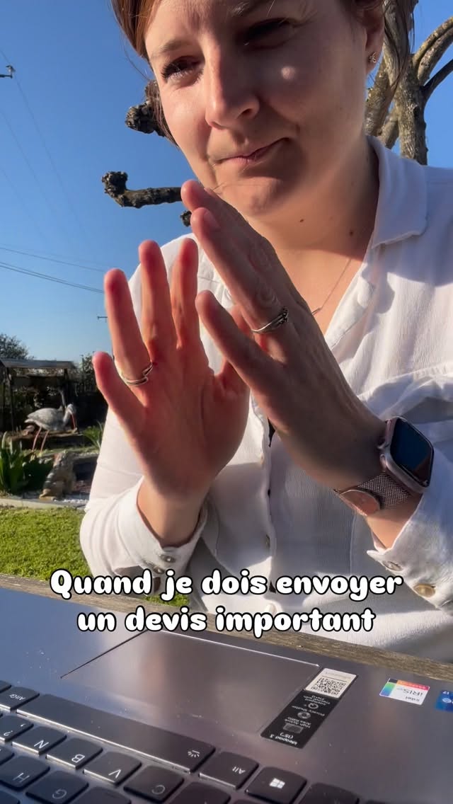 Rassurez moi, vous aussi vous faites ça ? 😅
Vérifier 20 fois le document, le prix, se demander si c’est pas trop cher, si je peux pas faire un « geste » car c’est quand même gros comme montant.
Avoir peur de faire des erreurs dans le devis, d’oublier la pièce jointe, des fautes d’orthographe, etc?
Souvent, le plus gros travail c’est d’avoir confiance en son produit, respecter son travail, les choix des produits utilisés . Et être à l’aise avec le prix qu’on donne car il est justifié !
Mais le pire qu’il puisse arriver c’est un non (ou pas de réponse du tout 😅).
Après tout, est ce si grave ? 🙂
Si vous aussi vous vivez ça dites le moi en commentaire ! 🤗
#devis #entrepreneur #peur #confianceensoi