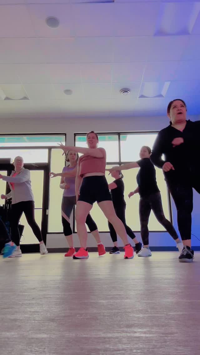 Spicy Margarita by @jasonderulo @michaelbuble
A class favourite!
We love how SHiNE instructors around the world all learn the same routines to the same songs.
Consistency is one of the pillars of SHiNE. So you could go to any SHiNE Dance Fitness class and know what to expect when you hear that song come on ♥️🎶
#shinedancefitness #consistencywins