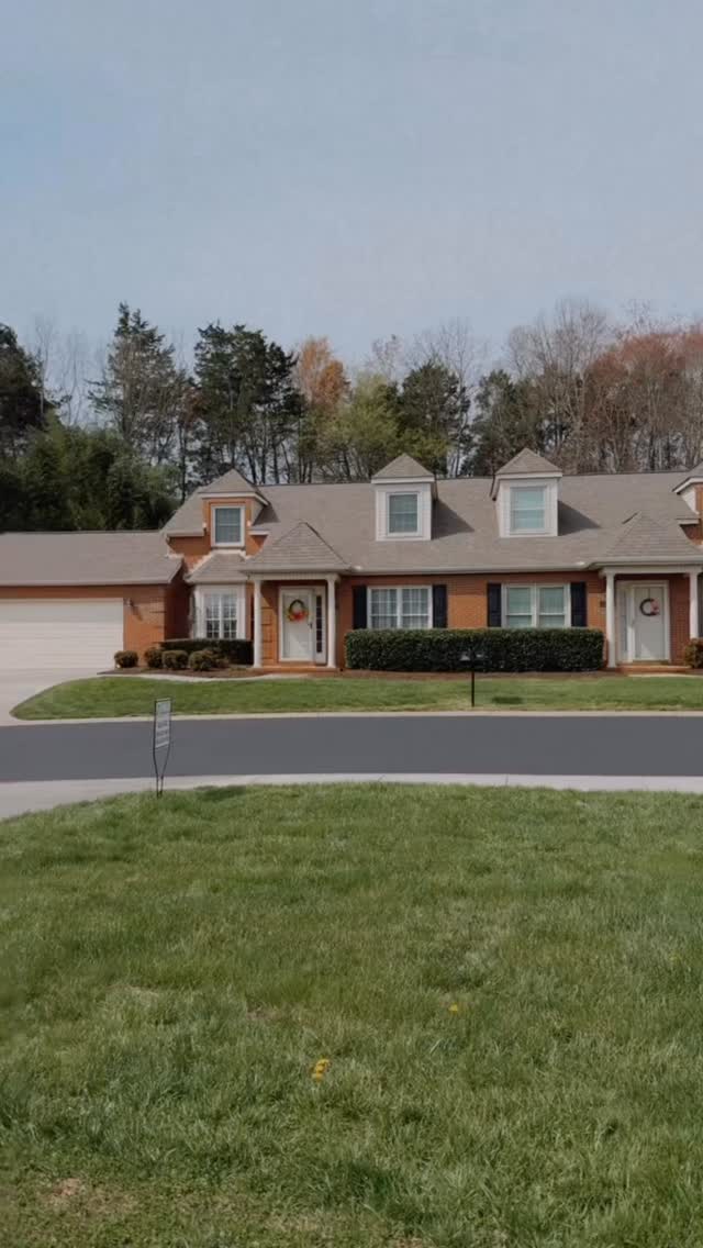 Low-maintenance living, elevated ✨🏡
Welcome to 7546 Saint Baron Way in Barrington Villas—where comfort, convenience, and thoughtful design come together in one beautifully maintained, one-owner home.
From the moment you walk in, you’ll notice how move-in ready this one truly is. The main-level primary suite, private office, and screened-in porch overlooking peaceful green space create the perfect everyday retreat. Hardwood floors, an updated primary bath with tiled walk-in shower, and a fully equipped kitchen make this home as functional as it is inviting.
Upstairs offers incredible flexibility with a 22x19 bonus room and a second primary suite—ideal for guests, multi-generational living, or your own private getaway.
✔️ HVAC replaced in 2019
✔️ Washer & dryer included
✔️ Water softener
✔️ Walk-in closets + abundant storage
And the community? Just as impressive—pool, clubhouse, tennis, basketball, sidewalks, and a quiet setting you’ll love coming home to 💛
📍 Powell, TN
🔗 https://www.flexmls.com/share/DeyK4/7546-Saint-Baron-Way-Powell-TN-37849
#SoldWithSav #KnoxvilleRealEstate #PowellTNHomes #CondoLiving #LowMaintenanceLiving