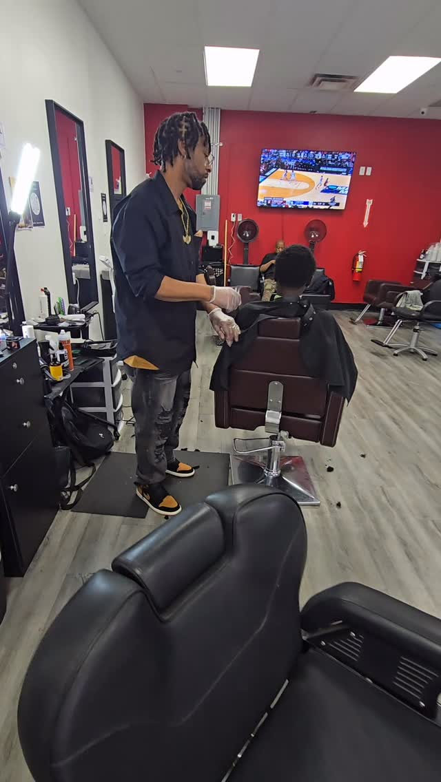 Frankie @frankie_fadedit Puttin Hair on the Floor at @cutbargarnersferry located inside the Garners ferry Walmart in Columbia. Walk ins welcome appointments available #columbiabarber #northeastbarber #ftjackson #garnersferry #veteranownedbusiness
