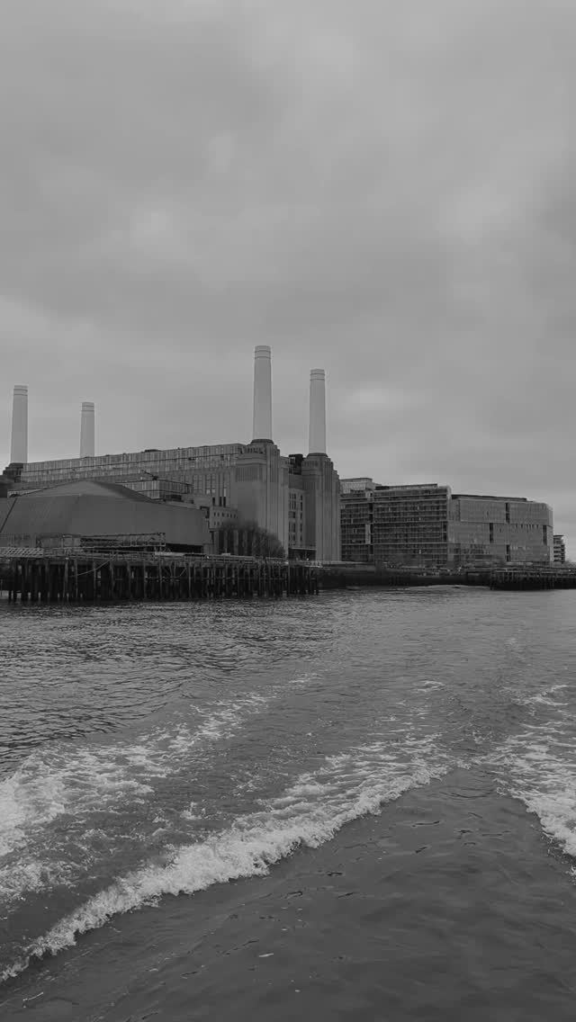 😖 When something sets you off - a tone of voice, a look, or a situation that feels oddly familiar - your subconscious mind isn’t overreacting.
🧭 It’s pointing.
Triggers are often echoes of past experiences that never quite got resolved.
The subconscious mind holds onto them and so when something in the present resembles that old pain, it responds as if it’s happening right now.
🪬That’s not weakness. That’s your subconscious mind trying to protect you.
But when you look closer, instead of pushing it away, you start to find the thread. And following that thread, gently and safely, is where healing happens.
❤️🩹I want you to know that you don’t have to be ruled by your reactions. With the right support, those old wounds can finally be heard, healed and released.
And if this sounds familiar, leave a comment below or send me a message if you’d like to explore what your triggers might be telling you.
🌼 Self care isn’t selfish, it’s essential.
#triggered #healing #anxietyrelief