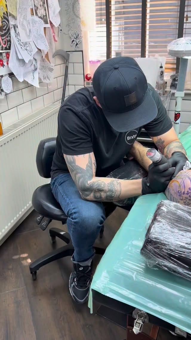 Sorry not sure how we messed up the spelling in the second half 👀
It’s fun to stay for a walk in tho 🙌🏻
#tattoostudio #ymca #kingstonuponthames #londontattoo #piercing