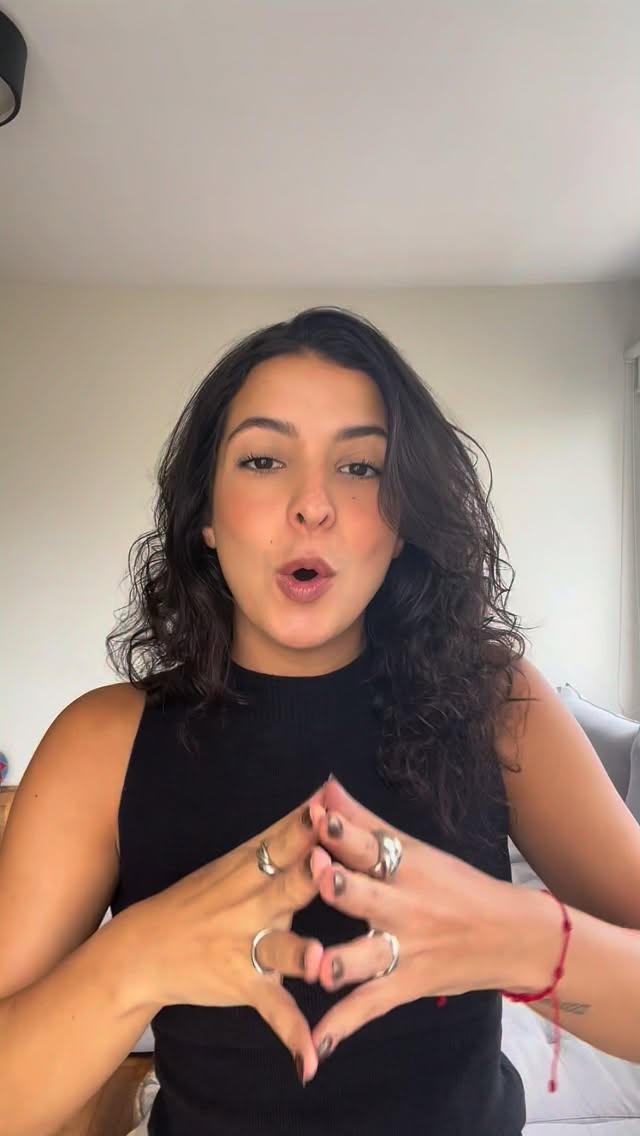 O que é o Guia Alimentar para a População Brasileira?
É um instrumento do Ministério da Saúde com princípios e recomendações para uma alimentação adequada e saudável. Ele não fala de calorias, metas ou cardápio fechado. Fala de comida de verdade, cultura e contexto.
Você já leu o Guia?
#guiaalimentar #alimentacao #alimentacaosaudavel