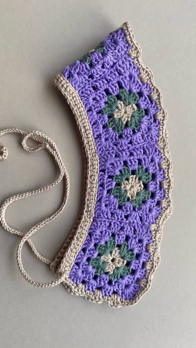 Ein bezauberndes Accessoire💜
Unser handgehäkelte Kragen ist ein bezauberndes Accessoire für Kinder, das jedes Outfit in etwas ganz Besonderes verwandelt. Mit viel Liebe zum Detail gefertigt, überzeugt er durch sein feines Muster und die weiche, angenehme Haptik – perfekt für empfindliche Kinderhaut.
Ob über einem schlichten Shirt, Kleid oder Pullover getragen: Der Kragen verleiht jedem Look einen verspielten, zeitlosen Charme. Dank seines leichten Designs sitzt er bequem und lässt sich einfach an- und ausziehen.
• Handgehäkelt mit viel Sorgfalt
• Weiches, hautfreundliches Garn
• Leicht & angenehm zu tragen
• Vielseitig kombinierbar
Ein wunderschönes Accessoire für den Alltag, besondere Anlässe oder als liebevolles Geschenk.
#kids #nachhaltig #kidsclothing #swissmade #kidsfashion