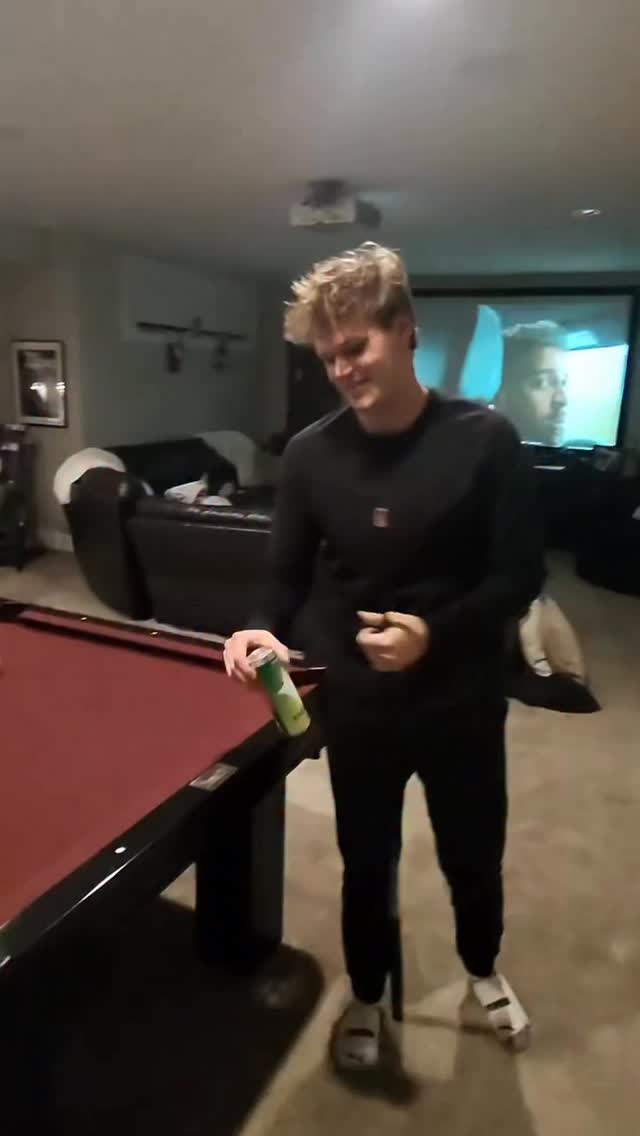 Line it up.
Sip it down.
Guava Fizz never misses.