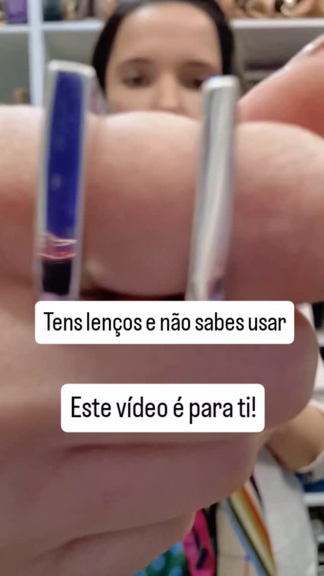 Se tens lenços em casa e nunca sabes como usá-los… esta ideia é para ti ✨
Um simples anel pode transformar completamente a forma como usas o lenço, dá estrutura, eleva o look e cria aquele detalhe que parece pensado ao milímetro.
E o melhor, além de estilo estás a jogar a teu favor. O lenço é uma ferramenta poderosa para trazer as tuas melhores cores para perto do rosto, iluminar a pele e dar mais vida à tua imagem sem esforço.
Às vezes não é falta de roupa… é falta de estratégia.
Segue-me para aprenderes a usar o que já tens com intenção 🤍
#consultoriadeimagem #imagempessoal #coloracaopessoal #lenços