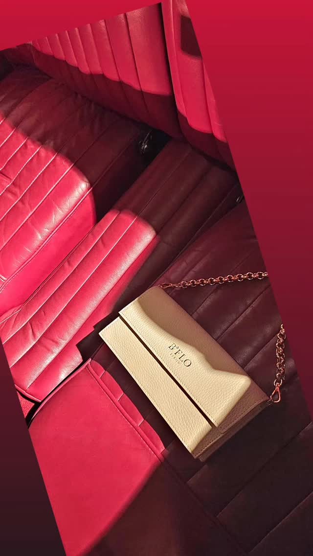 OLDTIMER CAR MEETS B FLO PURSE BAG
EQUAL DESIGN' S ALWAYS MATCH
WWW.BFLOZURICH.COM
#oldtimer #handbagdesign
#bflovintage #ecru