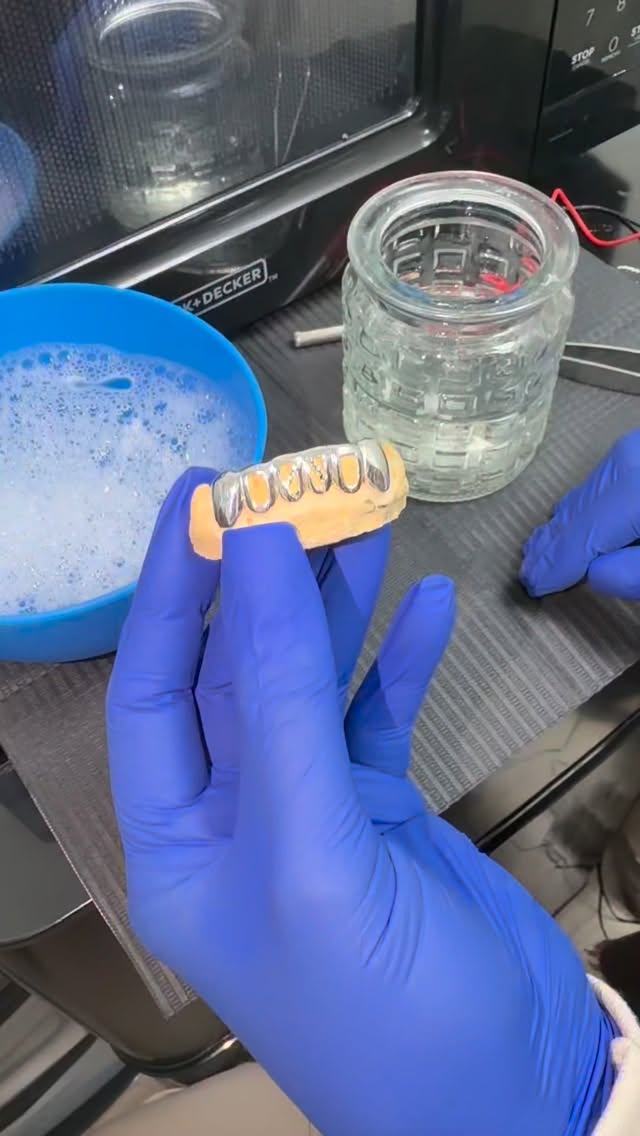 We now offer IN-HOUSE GOLD PLATING ✨
Turn your silver grillz or your old tarnished gold grillz into new yellow gold or rose gold with a fresh, high-shine finish !
Same-day upgrades available!
📍 Norfolk & Hampton
(Appointment only click the link in my bio)
I’m so happy to announce this because my day one supporters know im constantly adding new things to the business for it to grow and be better. After 6 years in the grillz business, I am so happy to say we are moving in a direction for Grillz to be made IN HOUSE. In the next couple of years to come, we will be offering same day and next day Grillz! But for now, I’m learning the little things like gold plating and polishing. I want to thank y’all so much for growing with me and my business! And with growth comes a bigger team as well! We have so much further to go!! Im loving the journey !