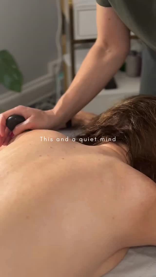 Sometimes the best reset isn’t a weekend away…
It’s an hour where your body softens, your shoulders drop, and your mind finally goes quiet.
Your moment of calm starts here. Book your massage now via the link in our bio ✨