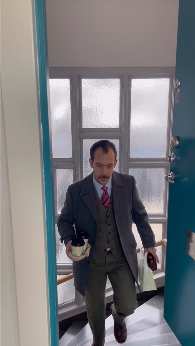 Exakt såhär inviger man terrassen 🫰🏼🤠 Sväng förbi o säg hej vetja! ❤️ #Viönskarvikundedrickaöltillfrukost #lynnharpåsigsolkräm #bokatidhososs