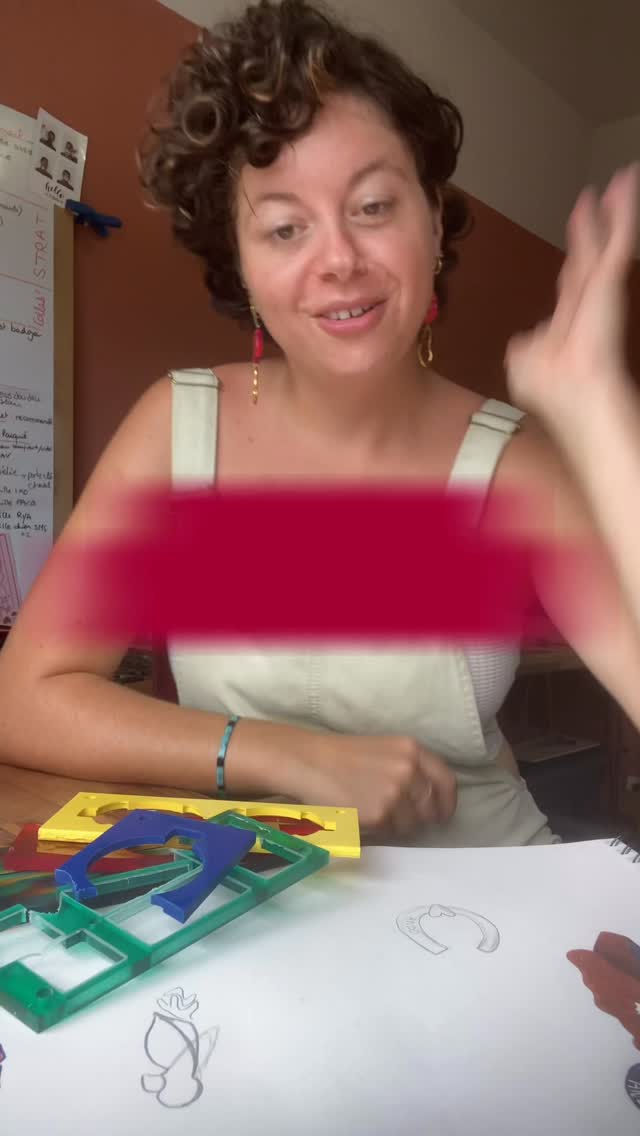 Tu la veux ? Écris moi !!! ❤️
Les aléas de l’artisanat…
C’est la première fois que ça m’arrive … je suis tellement triste , cette paire de boucles d’oreilles pourrait être trop trop belle ! Après c’est vrai que c’est beaucoup de travail, donc je me lancerai pas dans la fabrication si personne ne la veux ! 🎨🙈