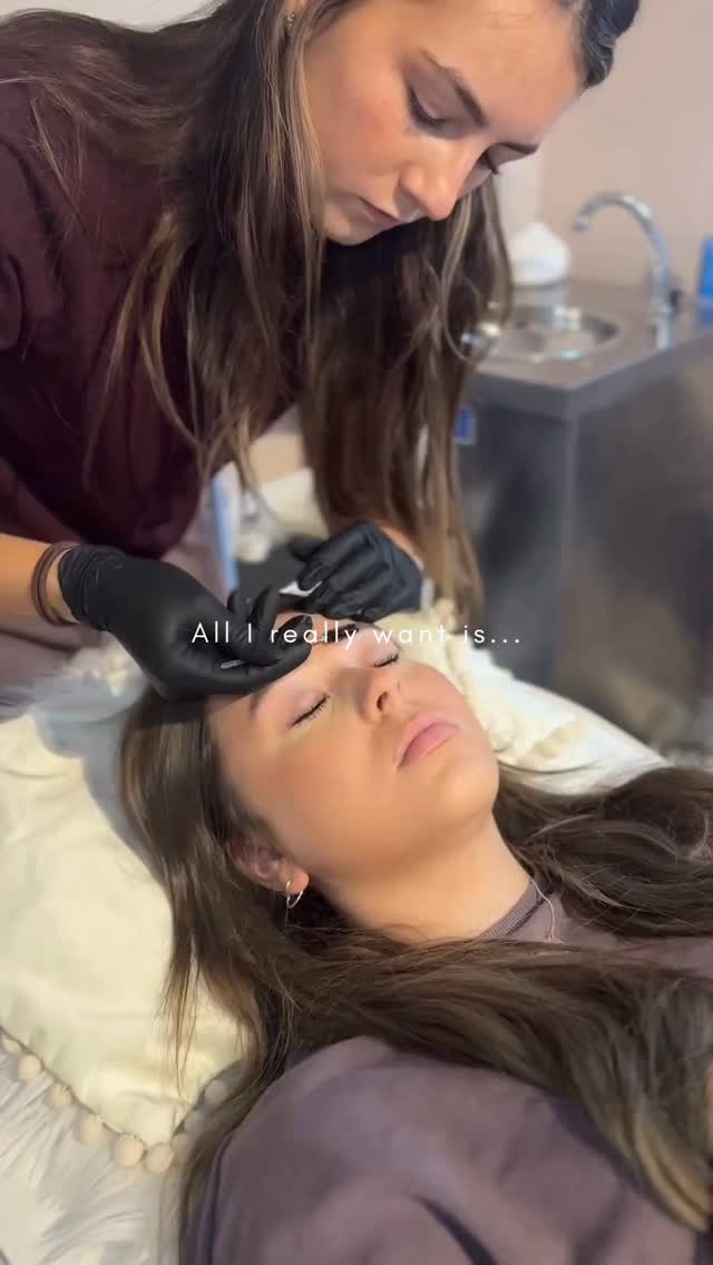 Good brows and a little less effort in the morning 💖
That’s why we love brow lamination. Book your appointment now via the link in our bio ✨