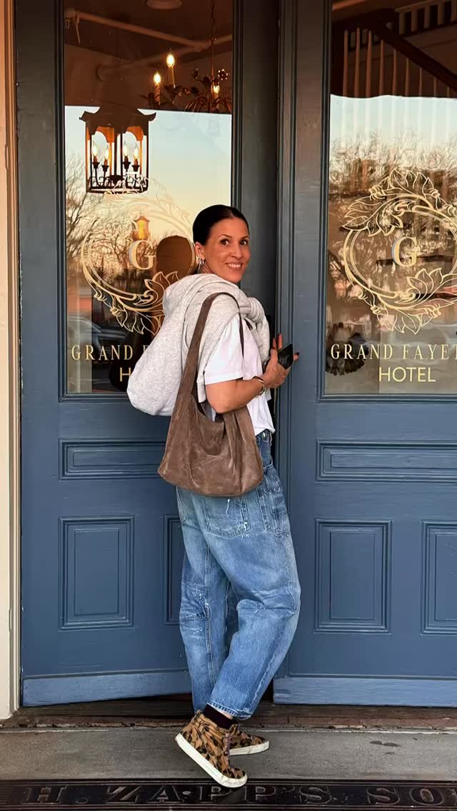 Day one year three in the books at round top! My favorite place ever❤️❤️#roundtop #roundtoptexas #roundtopantiquesweek #roundtopfashion #roundtoptx