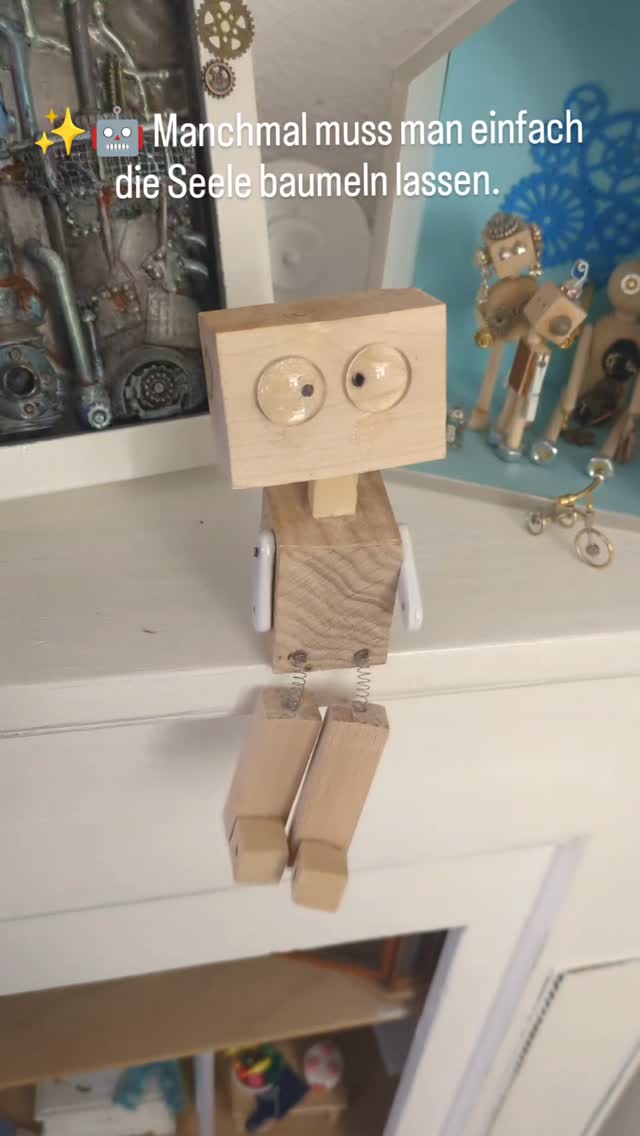 Gestern im Atelier entstanden: Mein neuer kleiner Roboter-Kumpel mit Baumelbeinen. ✨🤖 Manchmal muss man einfach die Seele baumeln lassen... Nicht nur die Beine
Komm vorbei auf eine kreative Atempause.
📍 Gohlis, Leipzig
🌙 Feenhandwerk Atelier
#leipzigcity #diyroboter #handgemacht #atempause #baumelnlassen