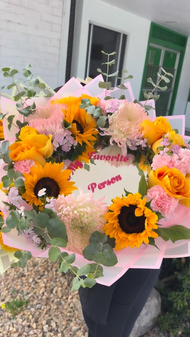 Mirror Bouquets Now Available 🪞✨🌸💗