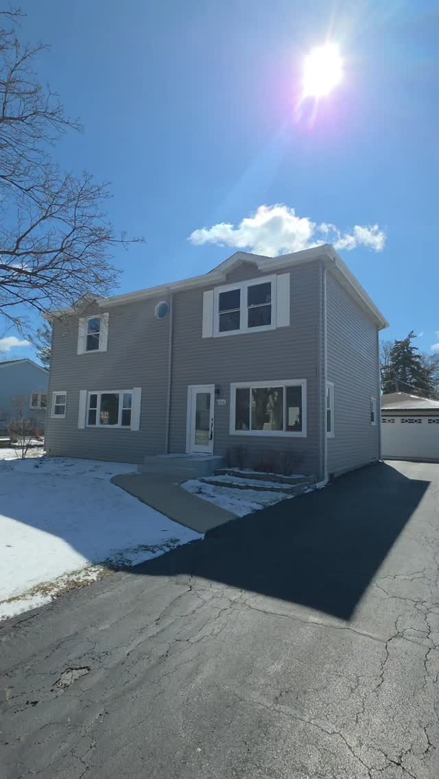 $710,000 in Elmhurst.
4 bedrooms | 3 bathrooms.
Take a look inside this beautiful home located in one of Chicago’s most desirable western suburbs.
Would you live here?
Follow for weekly home tours across the Chicago suburbs.
— J. Franklin Lloyd
EXIT Realty Redefined
#ElmhurstIL
#ChicagoSuburbs
#IllinoisRealEstate
#HomeTour
#HouseHunting
LuxurySuburbs
FranklinFinds