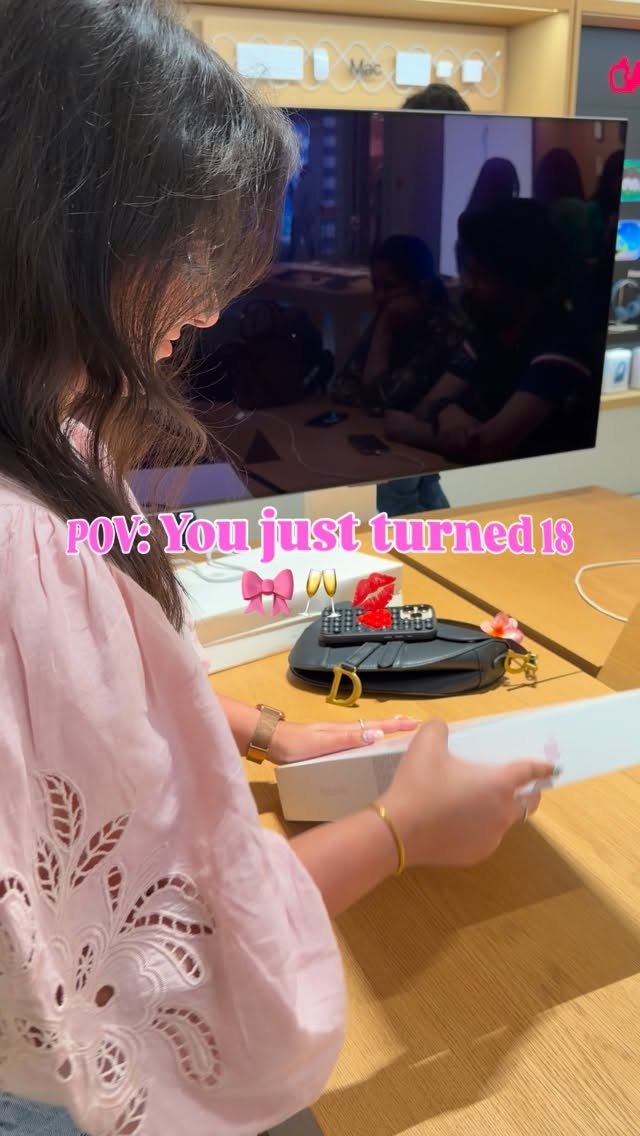 adding a little “blush” to my day!
😜👛
Courtesy of @mithhunbarrsaley 🙏🏻💞
(apple, macbook, macbook neo, blush, citrus, airdrop, pink, girls, princess treatment, 18th birthday, adulthood)
#macbookneo2026 #neoblush #explorepage #apple #mac