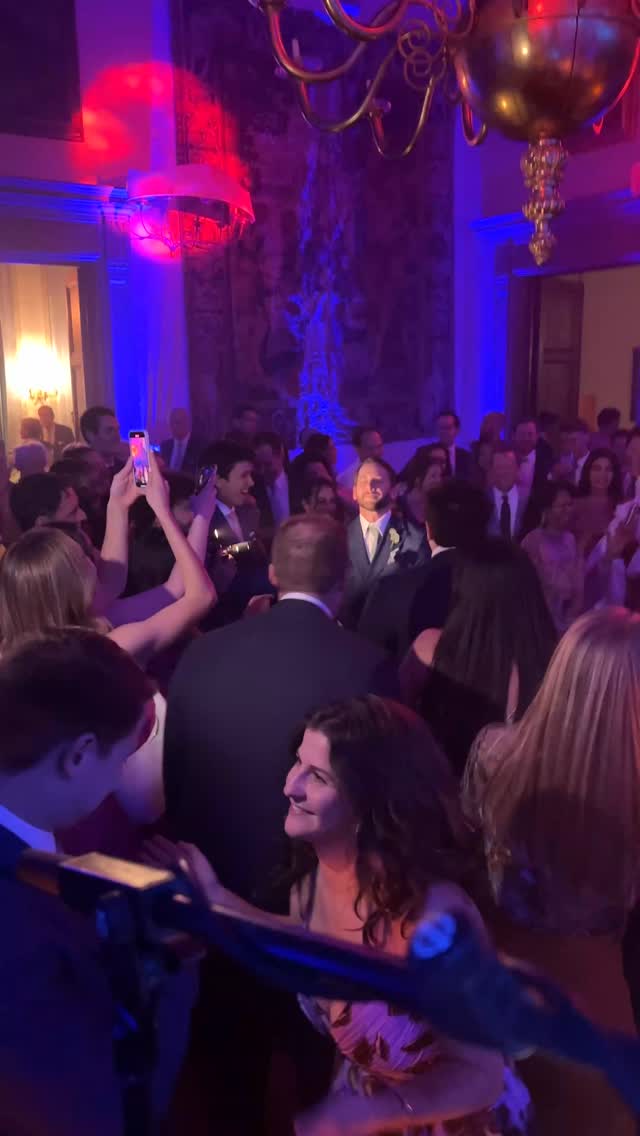 Some songs are just magic! September is definitely one of them!
Next Level bringing the ultimate party vibes to this wonderful destination wedding at @villadimaiano - Florence, Italy.
3 sets of high energy Soul, Motown, Funk, Disco, RnB and Hip Hop classics filled the floor at this iconic Italian venue. What a night!
#destinationwedding
#destinationweddingband
#weddingbanditaly
#weddingentertainment
#weddingsineurope