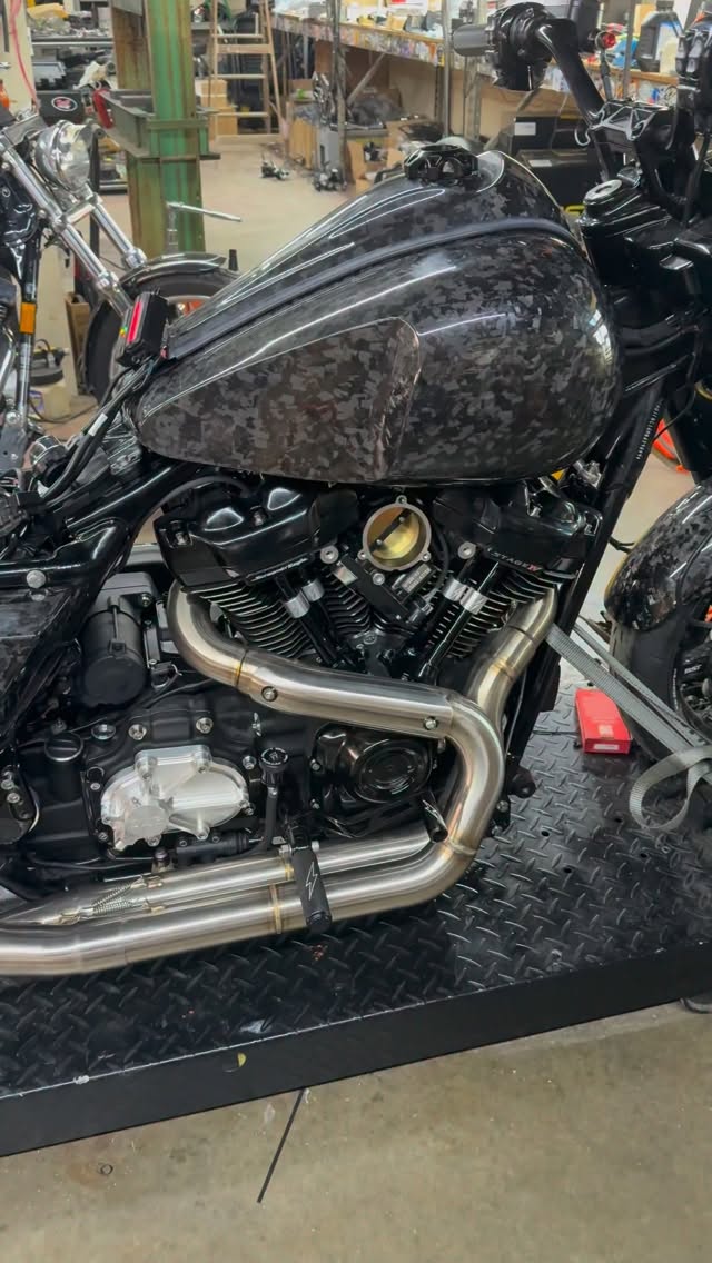 Monster M8 Monday could be a new thing? Finally fired up our big inch Road King hot rod! Thanks to all the companies that helped us along the way with this build. Can’t thank you enough! Time to hit the dyno and then some seat time. 🏁🏁
DeathMetalRacing.com
@sscycle
@brocksvtwin
@lyndallbrakes
@fatboydesign_usa
@a1mike
@blackstonetek.bst
@vtwindesigns
@cycleramainc