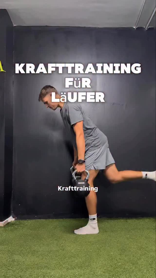 KRAFTTRAINING FÜRS LAUFEN IN 60 MIN //
Weil das Workout so gut ankam, hier der Repost dazu 🤝
Wichtig! Vor dem Workout solltest du dich natürlich Warm machen.
Der erste Block fokussiert sich auf die Beine. Kraft, Stabilität und Kontrolle sind hier das Ziel.
👉 3x8 Bulgarian Split Squat (Fuß Erhöht)
👉 3x8 Single Leg Deadlift (ohne abstützen)
Der zweite Block legt den Fokus auf den Oberkörper mit zweifunktionalen Bewegungen.
👉 3x8 Sitzendes Schulterdrücken
👉 3x8 Einarmiges Rudern
Der dritte Block trainiert die Bewegungen der Hüfte. Einige Varianten zu Standard Übungen.
👉 3x15 Hüftbeuger Variante
👉 3x15 Kopenhagen Plank Variante
👉 3x12 Abduktion Variante�