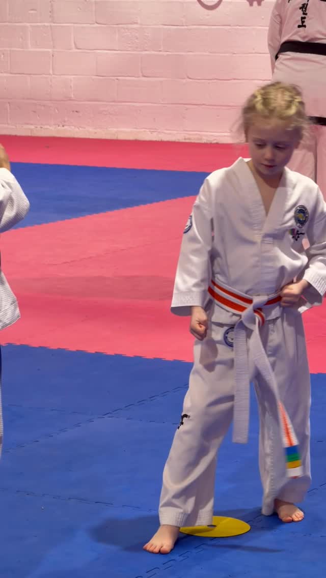 Rose learning her cross positions for her low block under the watchful eye of Junior Instructor Sammy!
Struggling to find something that actually helps your child develop?
Our Tiny Kwon-Do programme is designed to support children aged 6–8 with:
• focus and listening skills
• confidence building
• positive behaviour
Not just an activity—something that supports them in school and everyday life too.
👉 Secure your child’s place
https://www.worcestershiremartialarts.co.uk/kids-classes
Your first month is just £20, and when you join, your uniform is FREE!
#DroitwichParents #ConfidenceForKids #MartialArtsUK