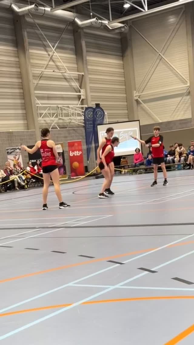 Ook de beloften hebben gisteren het beste van zichzelf gegeven tijdens het Vlaams kampioenschap 🥇🥈🥉
Beloften meisjes
🥈 SR speed relay: Emma, Sara, Julie, Ella
🥇 Dubbels: Emma, Alessia
🥈 Dubbels: Mila, Julie
🥇 SR2: Janne, Emma
🥉 SR4: Emma, Janne, Sara, Margaux
Beloften mixed
🥉 SR2: Sara, Boris
🥇 SR4: Boris, Céleste, Nienke, Laura
#jumprope #ropeskipping #cosropeskippers #doubledutch #singlerope