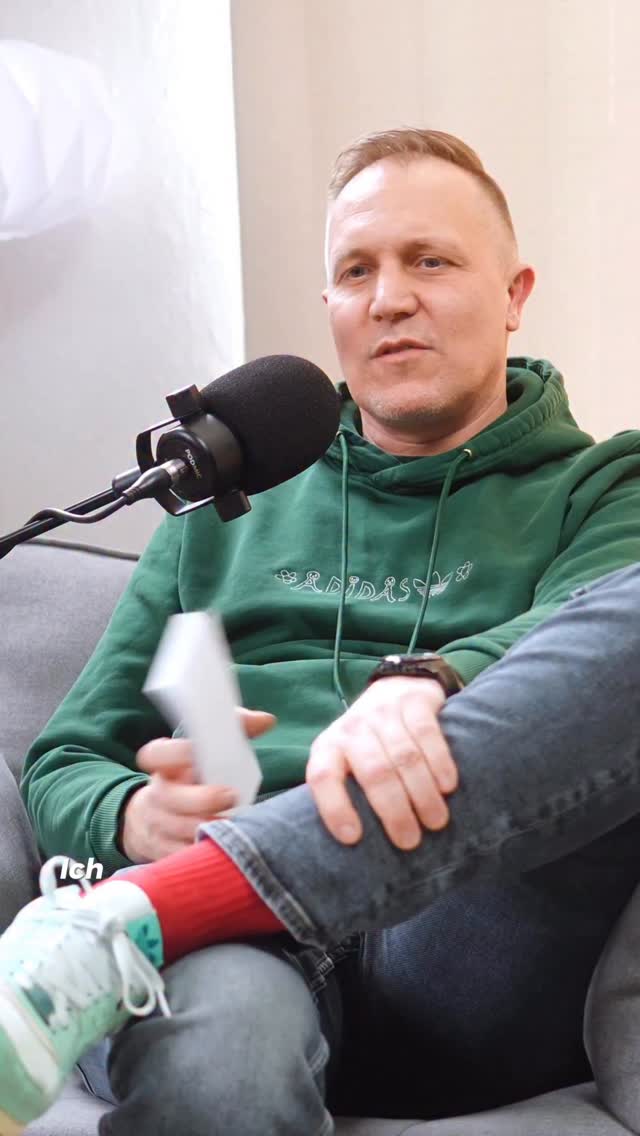 Manchmal braucht Druck ein Ventil.
Uli spricht hier über sein persönliches Ventil, wenn’s zu viel wird – und warum es einen Unterschied macht, wo und bei wem man das rauslassen kann. 🎙️
Was ist dein Ventil, wenn alles zu eng wird?