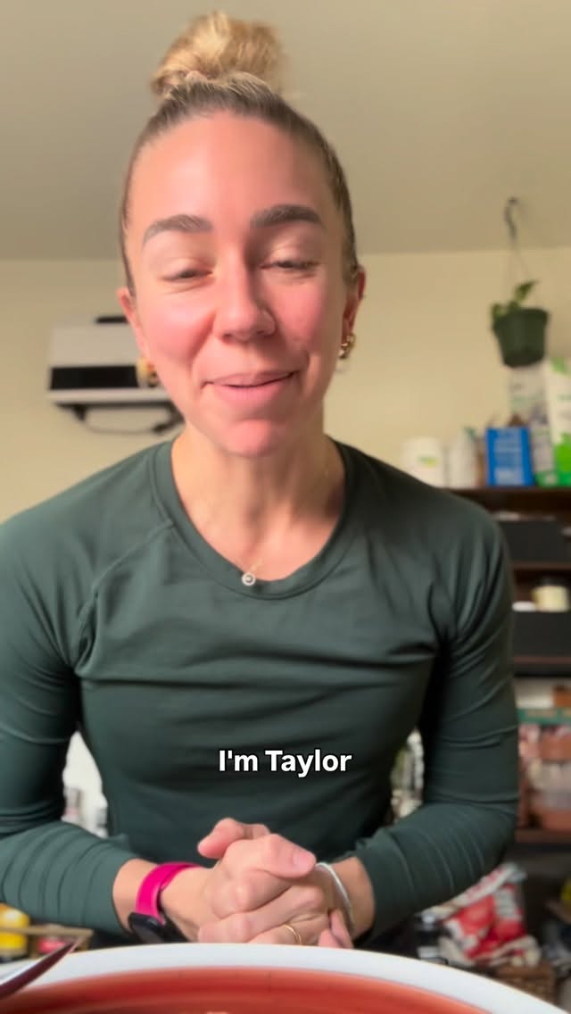 Proper fueling isn’t just for professional athletes - it’s essential for anyone moving their body. (And that’s a bigger conversation for another day, since my philosophy is ANYONE can be an athlete who wants to be!)
⚡️ Here’s my go-to pre-workout snack: a combination of fast-digesting carbs + a sprinkle of protein/fat to optimize energy, support muscle function, & prime your body for performance.
Science-backed, practical, and easy 🤝
👉 Follow @forma_coaching for more nutrition tips!
#preworkout #nutrition #nutritionhack #gymmotivation #fitspo