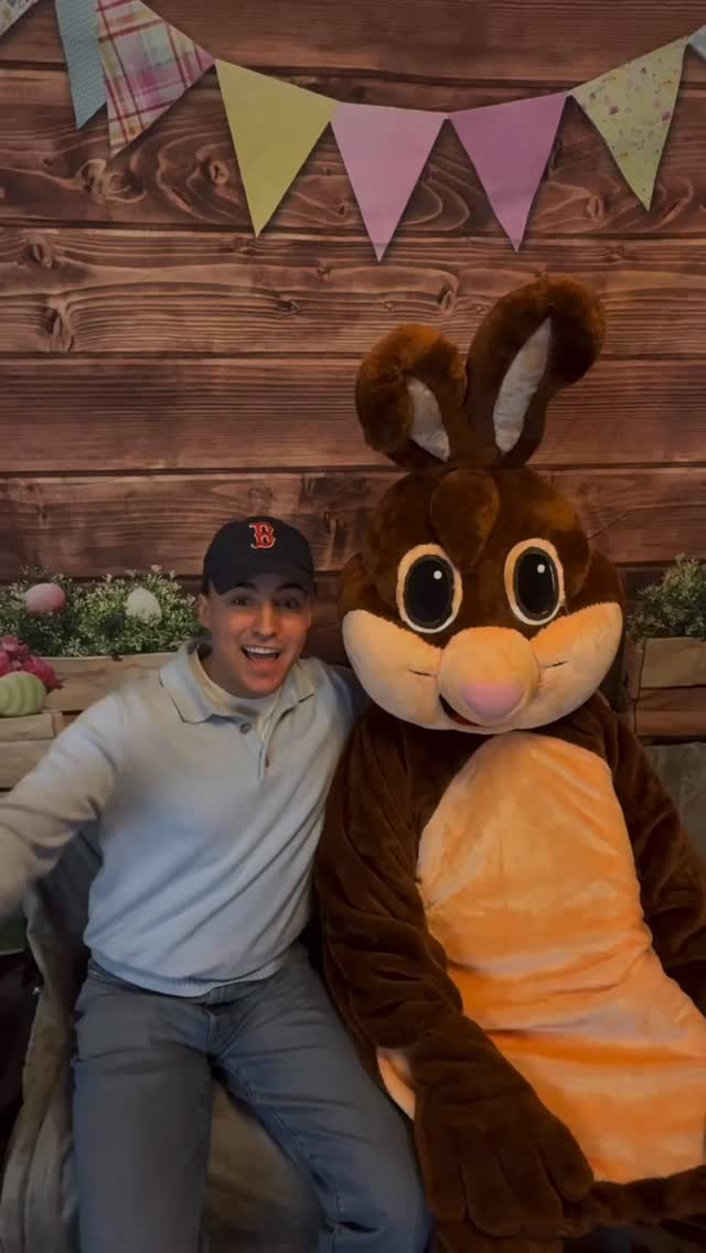 Hop to it! Our Photos With the Easter Bunny are happening today from 2 PM - 7 PM! See you soon! 🐰 📸
#downtowntruro #trurons #explorens #easterbunny