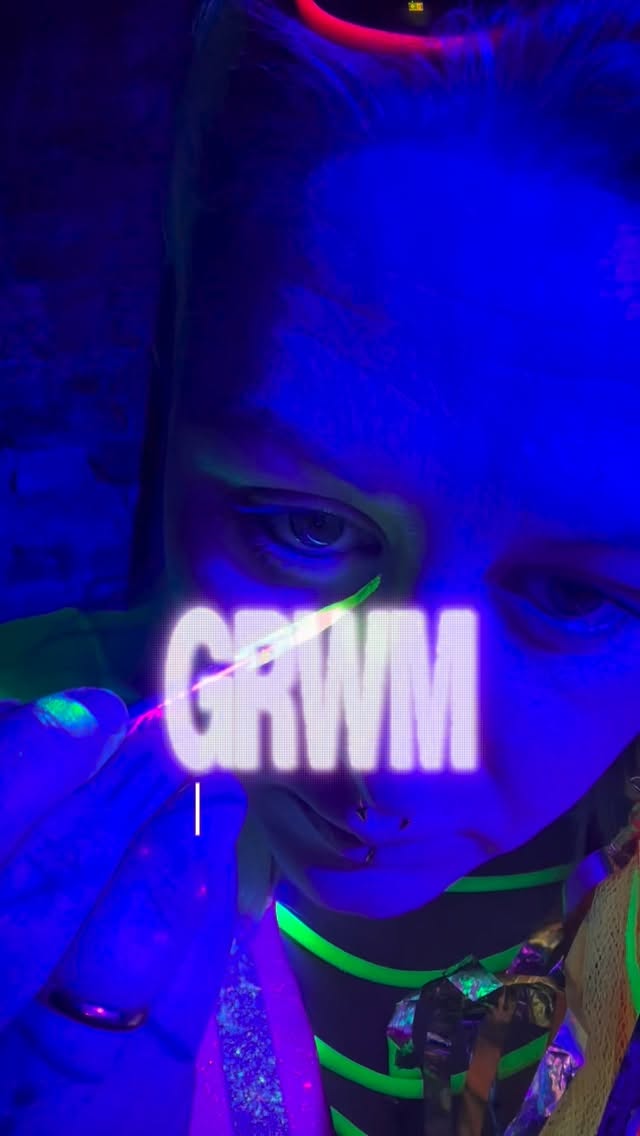 GRWM… did you know I’ve been doing this for nearly 9 years?… maybe more.
What started as a simple idea has turned into a full-on neon art touring factory ⚡️
A lot of people see the paint, the glow, the photos… but behind it? It’s hours of admin, planning, logistics, emails, late nights, and constant problem-solving.
And somehow… it’s also a lot of fun.
Hundreds of classes.
Thousands of artists.
Endless sheets of paper covered in neon chaos.
How much art has been created in that time?
Honestly… probably enough to fill the Turbine Hall at the Tate.
Not bad for something that started as a wild idea.
🎨 www.neonnaked.com
Return customers get £5 off – message me for the code
#neonnakedlifedrawing #londonart #lifedrawing #artclasslondon #thingstodoinlondon