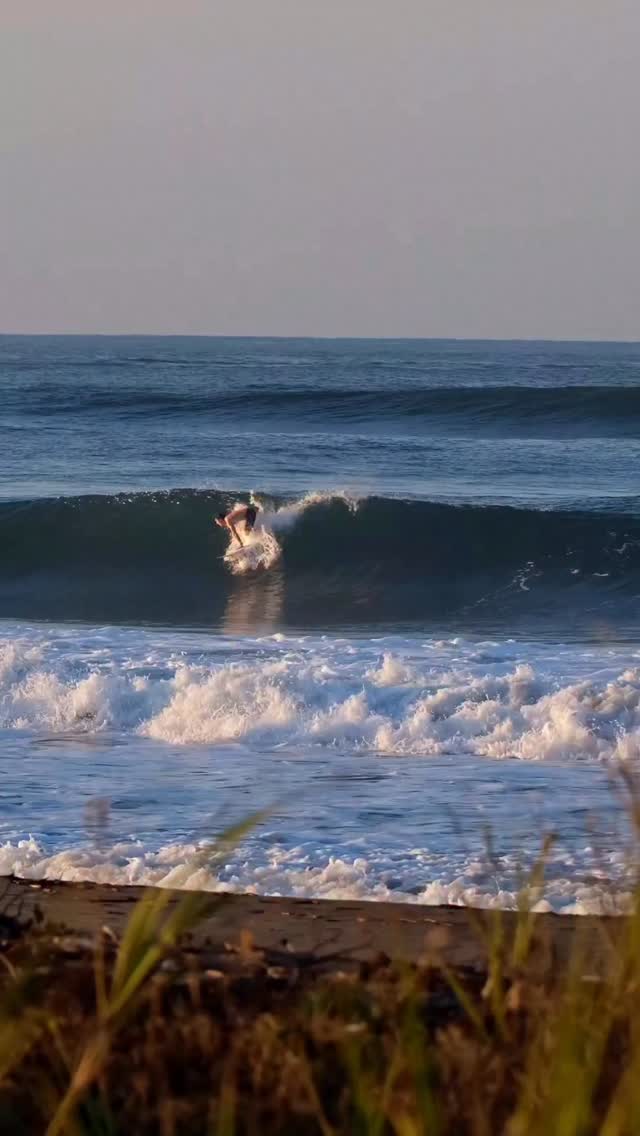Boom anyone? ๐ด๐ด๐ด
.
.
.
๐ฅ @saulphotos99
.
.
.
#stayatthepeak #northnicapackage #theboom #surfing #naturephotography