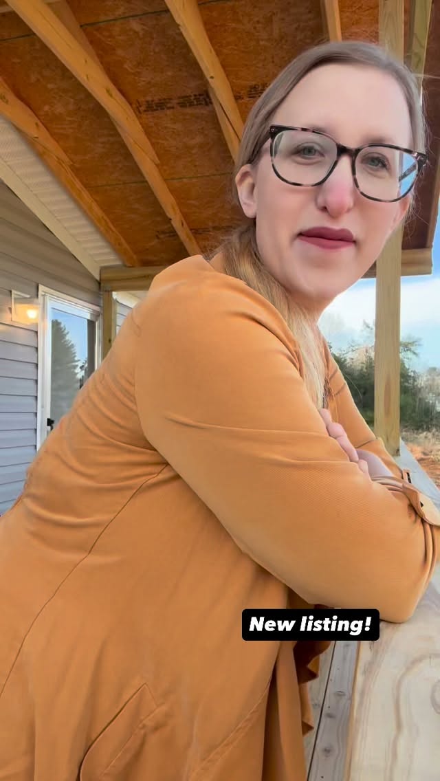 Spring just feels better in a brand-new home 🌿✨
Welcome to 1593 Sweetwater Rd—a beautifully designed 2025 one-level home sitting on a private 1-acre lot. With over 1,500 sq ft, this home offers the perfect mix of comfort, space, and simplicity.
From the spacious front and back decks to the open-concept living area, every inch is designed for easy living and effortless entertaining. Inside, you’ll love the split-bedroom layout, stylish kitchen with island + tile backsplash, and LVP flooring throughout (no carpet!) for a clean, modern feel.
✔️ Appliances included
✔️ Ample storage + parking
✔️ Peaceful setting with convenience nearby
✔️ USDA eligible (zero down for qualified buyers!)
If you’ve been waiting for that “this is the one” feeling… this might be it 💛
📍 Philadelphia, TN
💰 $264,900
🔗 https://www.flexmls.com/share/Dey9b/1593-Sweetwater-Rd-Philadelphia-TN-37846
#SoldWithSav #EastTNRealEstate #KnoxvilleRealtor #USDAHomes #NewConstructionHomes OneLevelLiving TennesseeHomes AcreageLiving HomeSweetHome SpringMarket