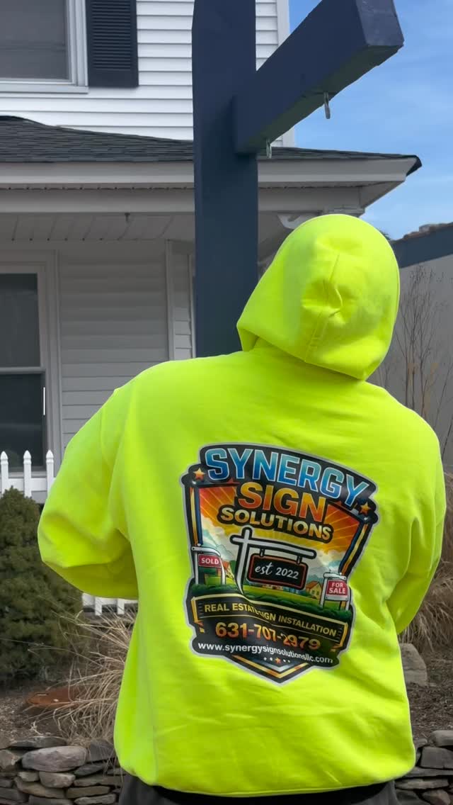 Wait for the ending to see our mascot 😂🐾🥰🏡
#signinstallation #longislandrealestate #realestatenews #realestatemarketing