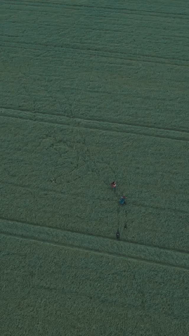 Arabella found the most beautiful fishing lake 10 minutes from the house across fields, and it’s become our new (and the dogs) favourite place, not a day goes by where I’m not grateful for what I have and get to experience every day 🌲
#countryside #rurallife #slowliving