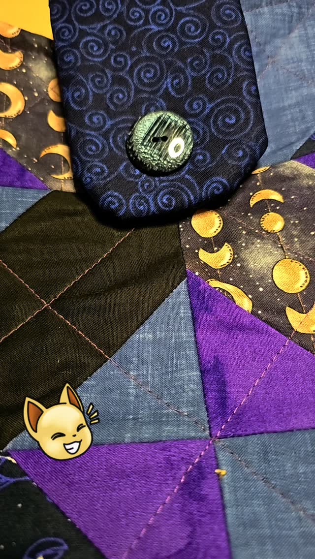 The sewing continues!
I will eventually get back to knitting and crochet but this is so much fun!! My headphones fit in this tiny bag and I want to make dozens of them 😆
Quilted bag is from Pink Sand Beach Designs
Tiny Tote is from @cocotteandcocreations
#maker
#handmade
#handsewn
#bags