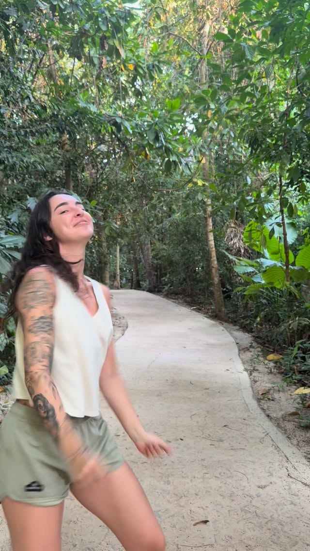 We’ve crossed the threshold 🌗
Spring is here and we’re dancing into the light 🌞
🌱 What seeds are you planting? What’s blooming for you?
Spring Equinox blessings to you all ✨