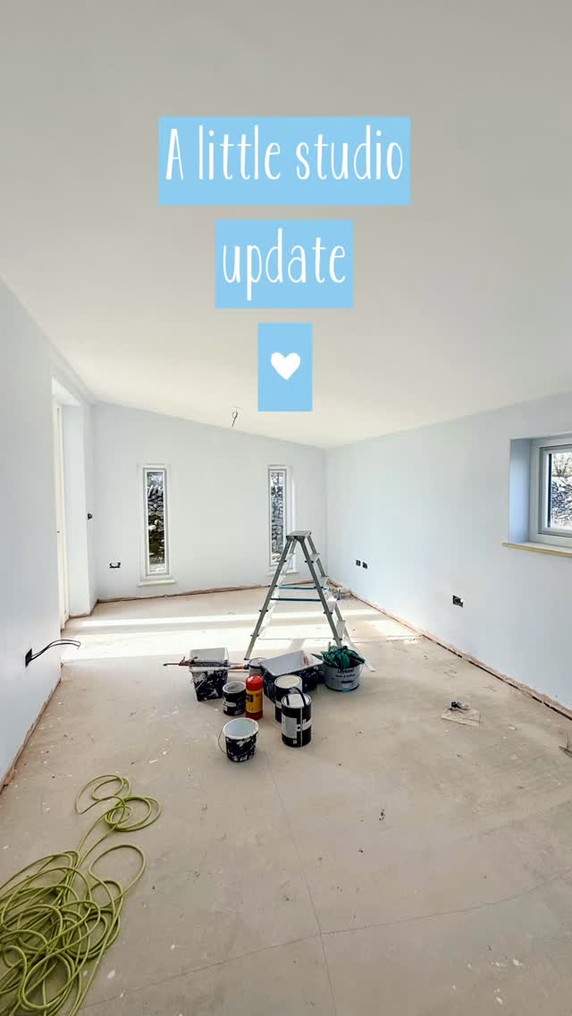 A little studio update 🤍
Getting paint on the walls has made such a difference, and it’s finally starting to feel like a real little creative space ✨
I love how much sunlight pours in ☀️
Next up… it’s time for tiles! 🙌🏻
#mystudiolife #studiobuild #buildingprogress #buildingmystudio #newstudiospace 😍🥰✏️✨🙌🏻