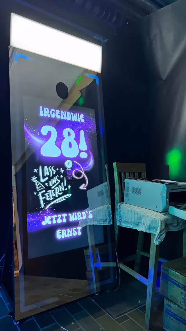 ✨ Fotospiegel anstatt Fotobox! ✨
Mach dein Event unvergesslich – mit einem modernen Fotospiegel, der mehr kann als jede klassische Fotobox! 📸💫
Ob Hochzeit, Ball oder Firmenfeier – unser interaktiver Fotospiegel sorgt für WOW-Momente, Spaß und einzigartige Erinnerungen für dich und deine Gäste. Durch die elegante Spiegel-Optik wird er selbst zum Highlight auf jeder Veranstaltung – stilvoll, modern und absolut im Trend! 🤩
💍 Perfekt für Hochzeiten
🎉 Ideal für Bälle & Galas
🏢 Professionell für Firmenfeiern & Events
Deine Vorteile auf einen Blick:
✔️ Interaktive Touch-Funktion
✔️ Sofortdruck für deine Gäste
✔️ Individuelle Designs & Layouts
✔️ Requisiten für extra Spaß
✔️ Rundum-Service inkl. Auf- & Abbau
Gerade wenn du nach einer Fotobox suchst, ist ein Fotospiegel die deutlich hochwertigere und eindrucksvollere Alternative – ein echtes Erlebnis statt nur Fotos! 😍
📍 Regional unterwegs in Niederösterreich, Oberösterreich & Wien👉 Kerngebiet rund um Amstetten
Sichere dir jetzt deinen Termin und bring dein Event auf das nächste Level! 🚀
#fotospiegel #fotoboxalternative #hochzeitösterreich #eventplanung #fotoboxmieten