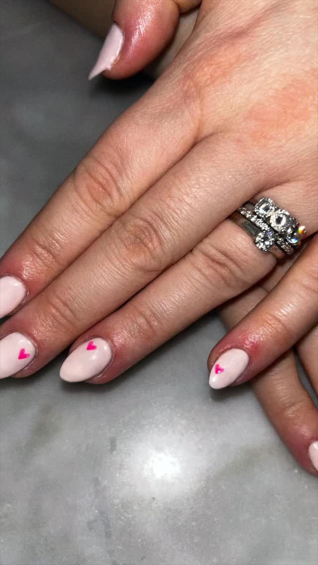 Appointments available with our amazing Alisha 🌸 Please use the link in our bio to book your treatment.
#hayleywhitebeauty #appointmentsavailable #nails #beauty #nailsalon #gelnails #biabnails #beautytreatments #booknow #salonuk