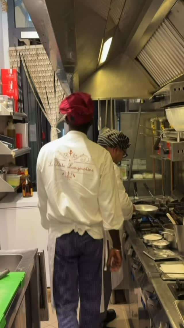 Feedback dello chef: APPROVATO 🍑👋🔥
#lapetitelangoustine #ironia #restaurant #rellinstagram