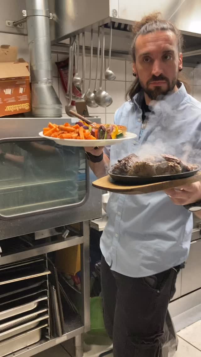 Parrillada Premium zum Teilen nur für unsere Premium-Gäste!
Dienstag bis Samstag ab 17Uhr und Mittwoch bis Freitag von 12-14Uhr.
#chequelomo #premium #parrilla #argentina #basel