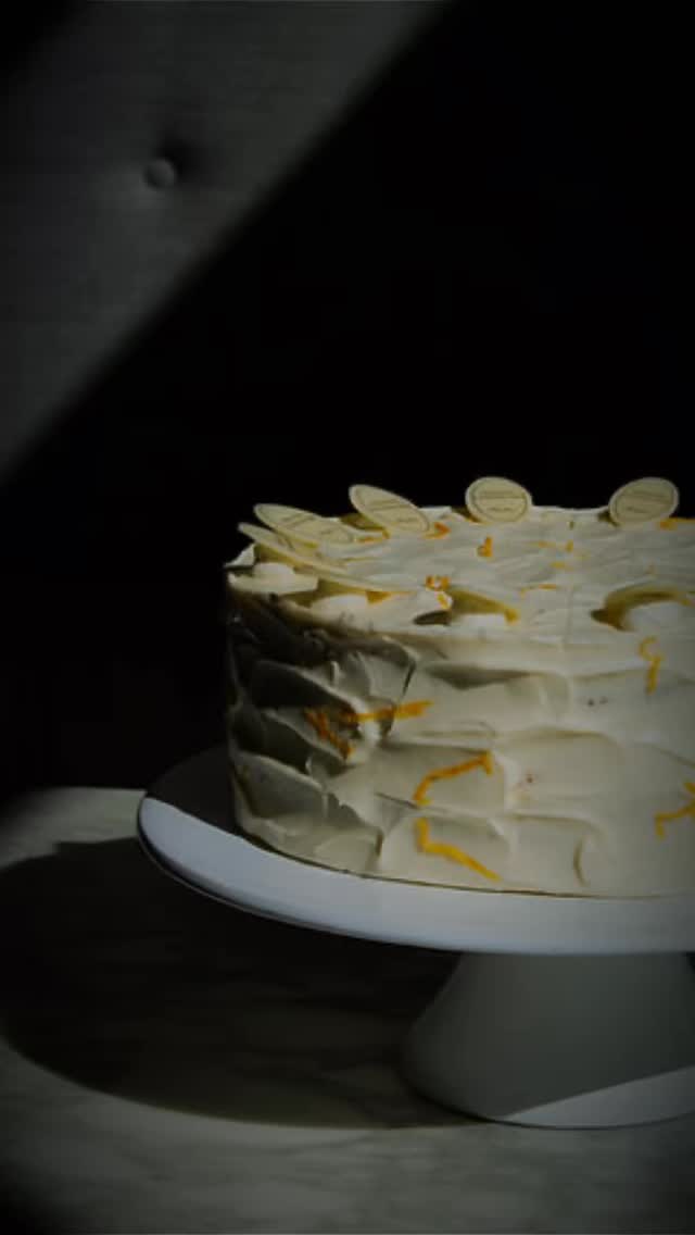 🌸 Ostern bei uns im Café - nur noch wenige Tage bis zum Osterweochenende 🌸
Du möchtest die Feiertage entspannt genießen?
Dann komm vorbei und gönn dir eine süße Auszeit bei uns – mit frischen Kuchen, feinen Tartes und cremigen Cheesecakes. 🍰☕
Einfach hinsetzen, ankommen und genießen. Du suchst noch das perfekte Geschenk? Einfach online in unserem Cake Shop bestellen und Vorfreude genießen. 🐣✨
#OsternInBerlin #PrincessCheesecake #CaféMoments #SweetEscape