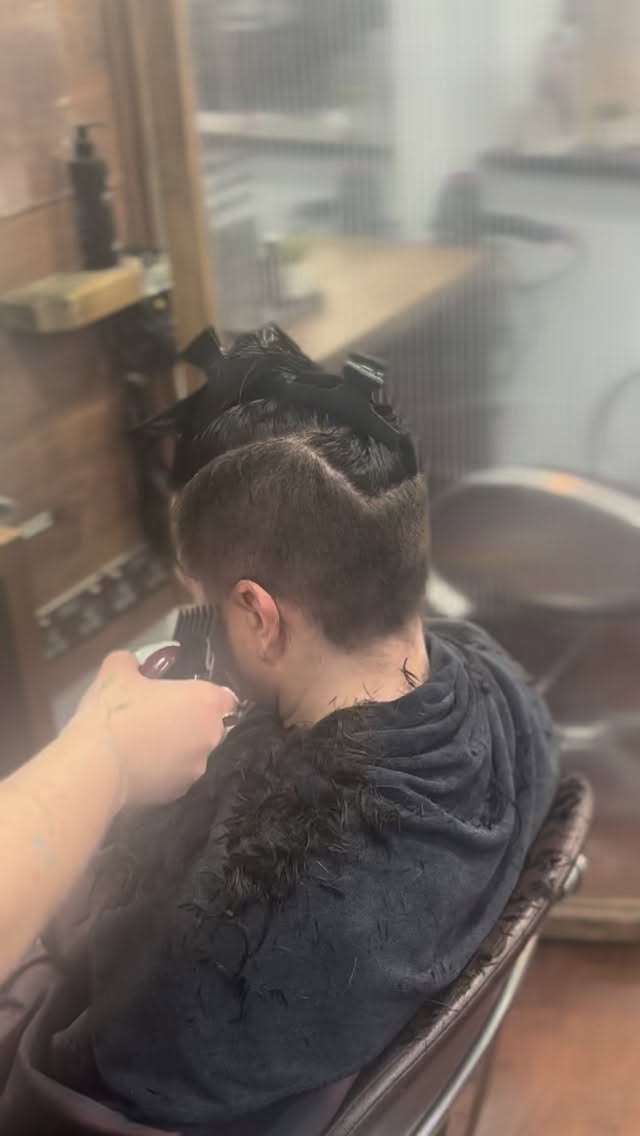 Transformation ! ✂️
Happy scissors ✂️! By our amazing stylist @heather_salonsienna
*Just cut & finish , client has recently coloured her own hair ❤️
📍Salon Sienna , Alkrington
☎️01616540626
📧info@salonsienna.co.uk
#bigchop #hairrestyle #hairenvy #awardwinningsalon