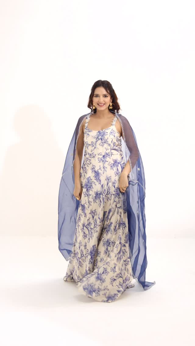 This look >>> 🔥
#namitasharmalabel #weddingguestoutfit #gownwithdupatta #desginerwear