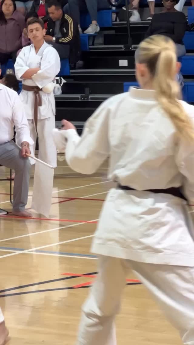 So nice to see some real competition fighting and not the fake jumping around barely effective that modern karate has become. Well done to all the athletes. Thank you @bestshotokan for the videos. Beautiful.