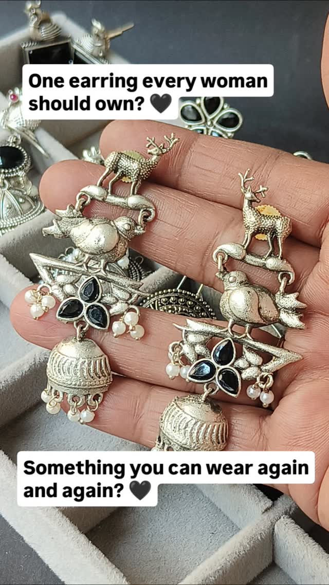 Every girl needs ONE earring that works with everything 🖤
Black stone earrings.
From saree to western… this one never fails ✨
Single piece only
Send us the screenshot of the earrings you like to book 🖤
You can visit our website for more such earrings. Link is in the bio.